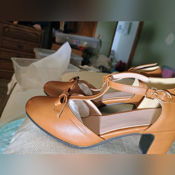 Brown block Heel closed toe Mary Jane's - Picture 4 of 9